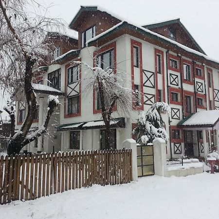 Royal Star Inn Srinagar  Bagian luar foto