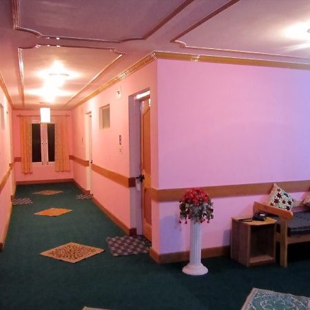 Royal Star Inn Srinagar  Bagian luar foto