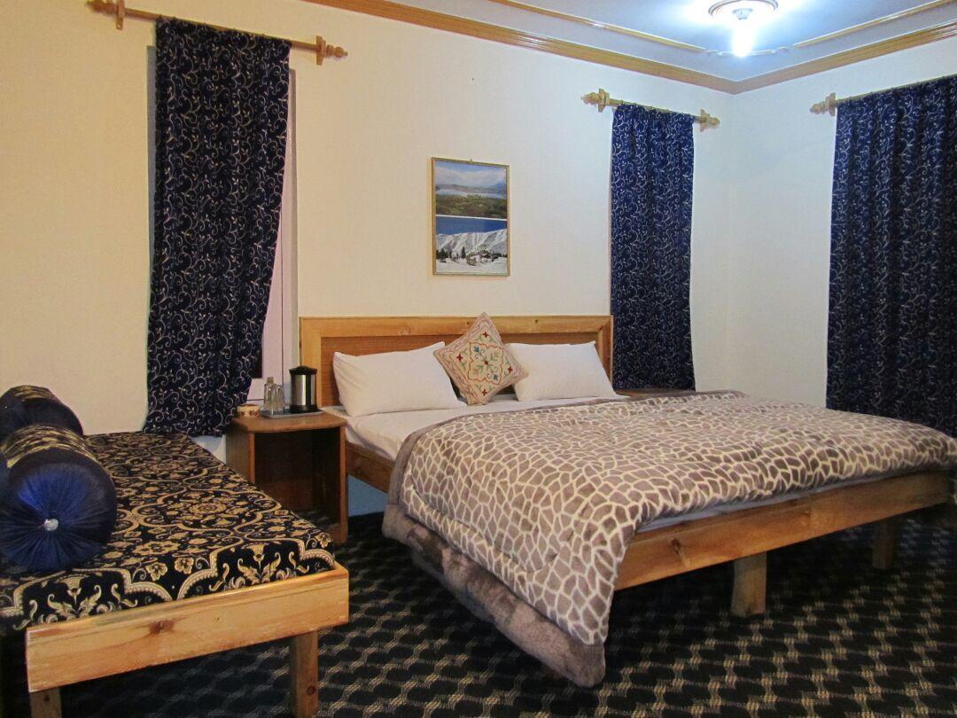 Royal Star Inn Srinagar  Bagian luar foto