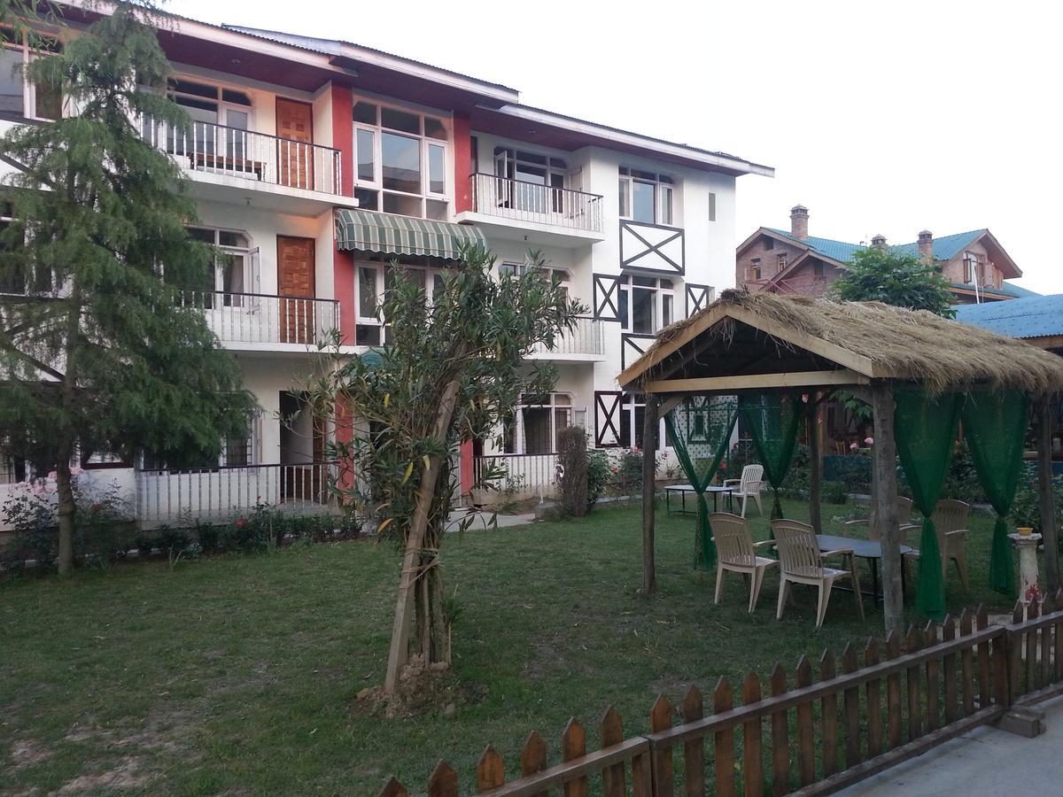 Royal Star Inn Srinagar  Bagian luar foto