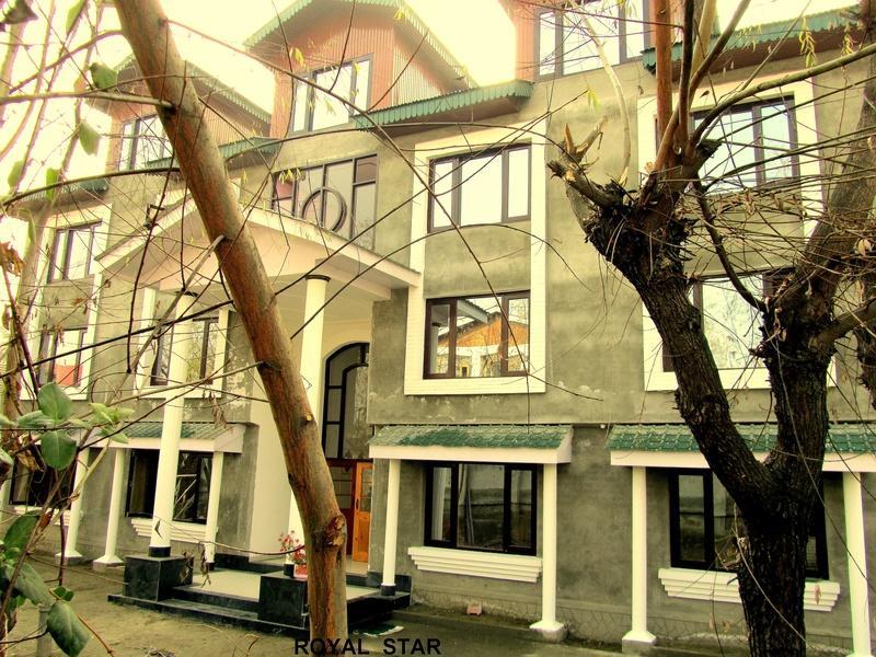 Royal Star Inn Srinagar  Bagian luar foto