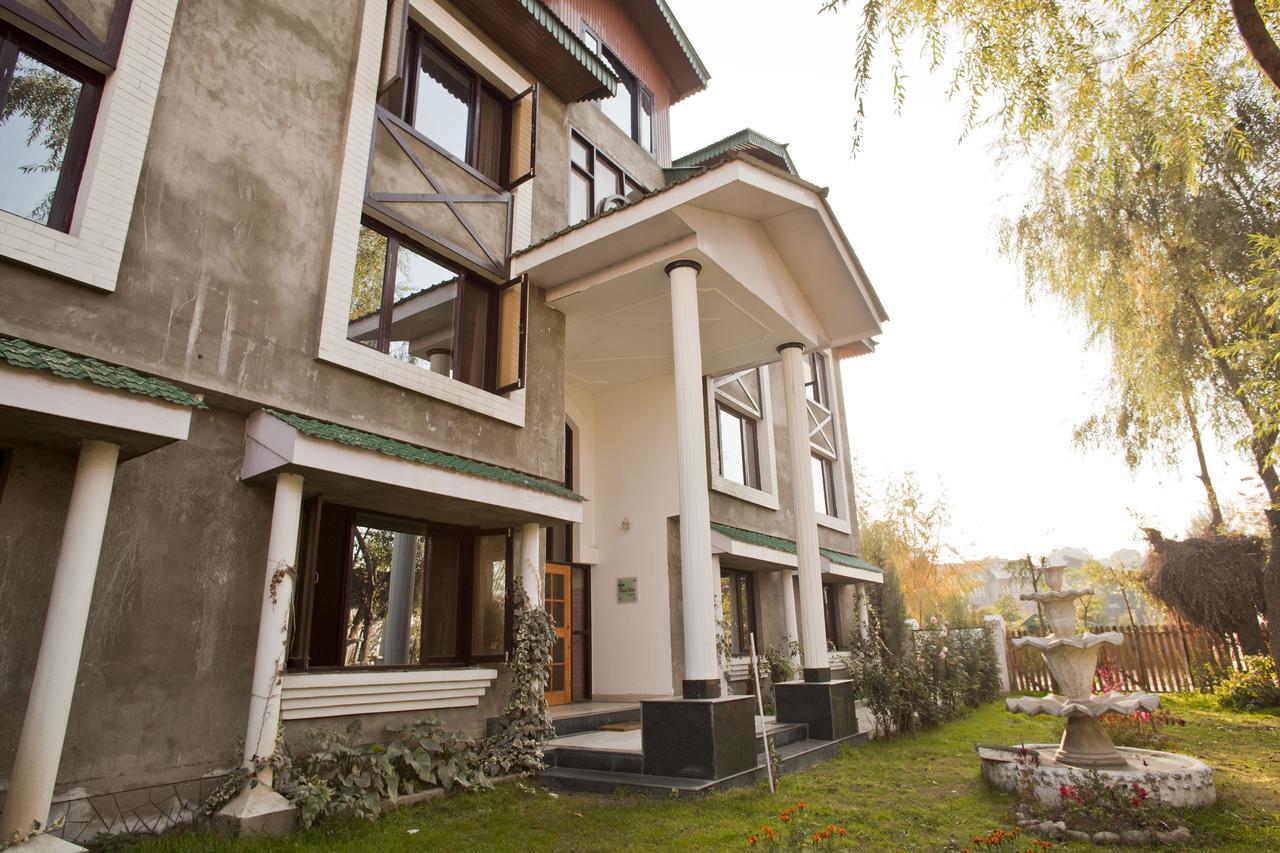 Royal Star Inn Srinagar  Bagian luar foto